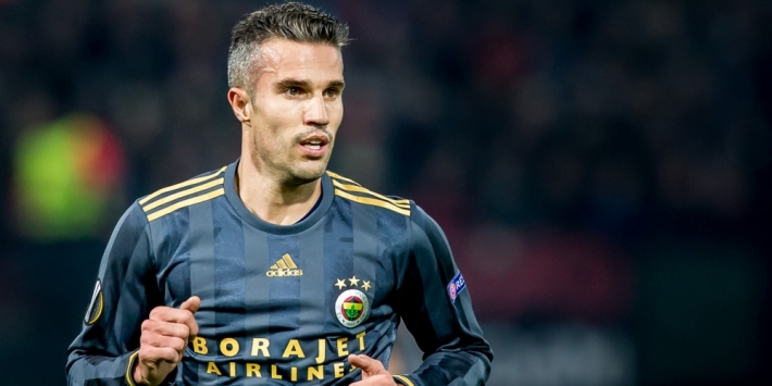 Van Persie verlaat trainingskamp, nieuwe ploegmaat Bizot