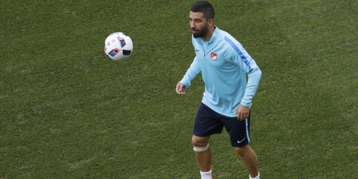 Turan stopt als international na aanvaring met journalist