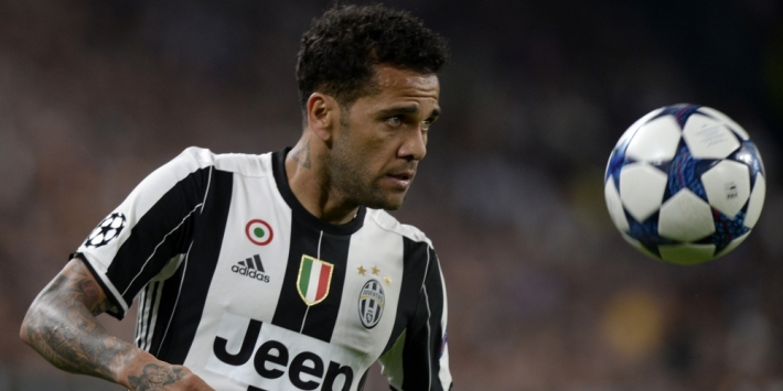 Dani Alves vertrekt na één seizoen alweer bij Juventus