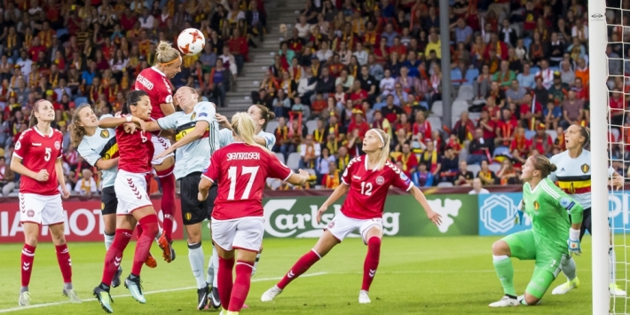 Denemarken klopt België en komt naast Oranje aan kop