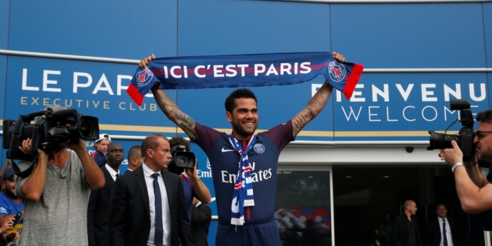Alves viert debuut voor PSG met oefenzege op AS Roma
