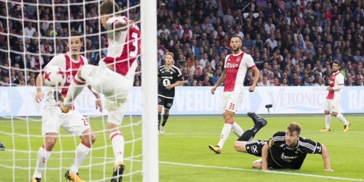 'Recidivist Bendtner in de problemen na mishandeling in taxi'