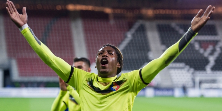 Luxemburg met Rodrigues op de bank tegen Zweden