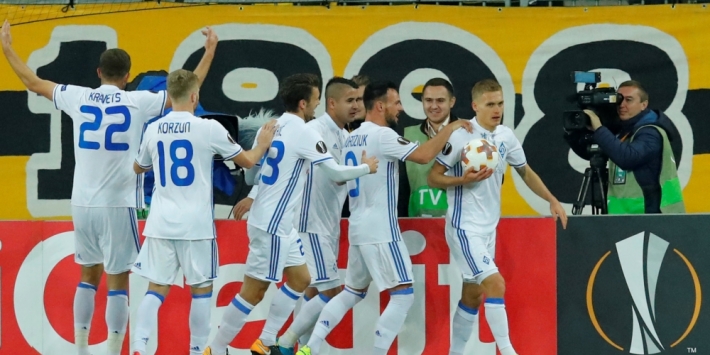 Ajax treft bij winst Dinamo Kiev in play-offs Champions League
