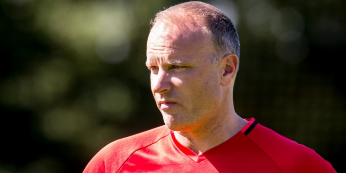 'Bergkamp en Kuyt willen Wycombe kopen, Koeman adviseur'