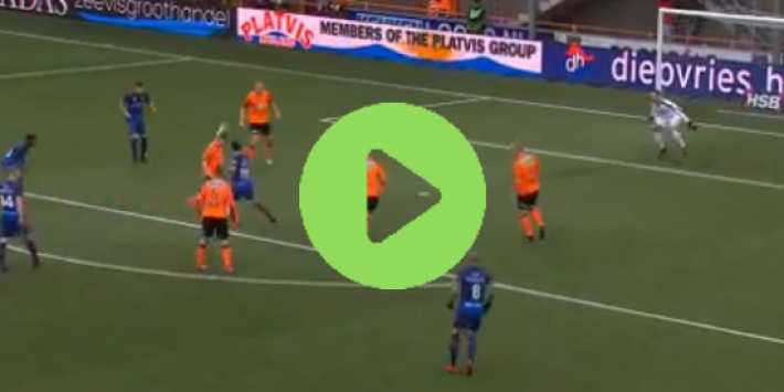 Krankzinnig: speler van Volendam maakt bizar eigen doelpunt