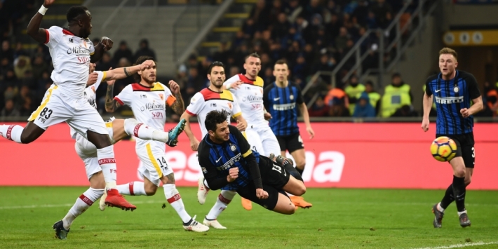 Standaardsituaties helpen Inter na rust langs Benevento ...