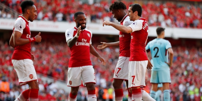 Arsenal maakt show van adieu Wenger, zege Chelsea