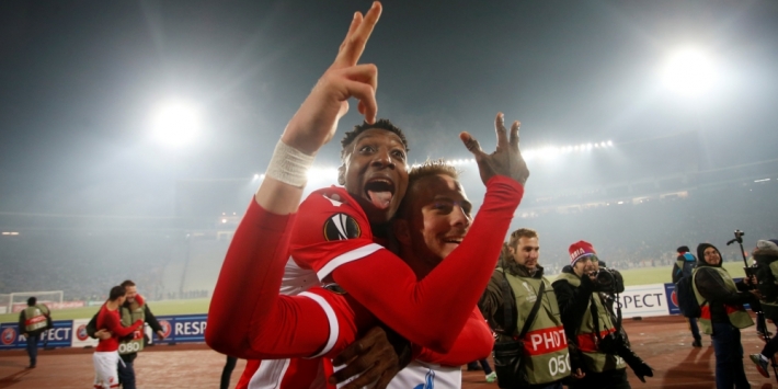 Spelersbus Rode Ster brandt af tijdens kampioensfeest