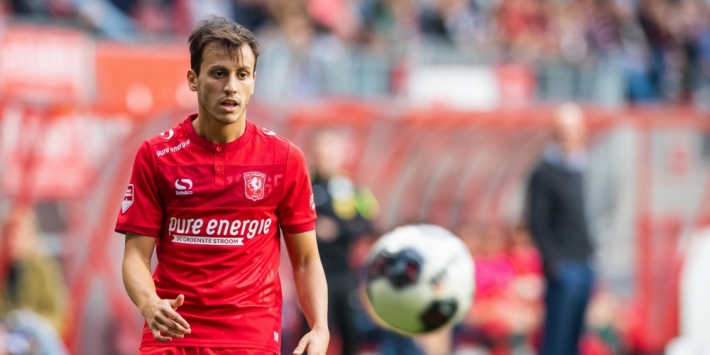 FC Twente ziet Espinosa het trainingskamp geblesseerd verlaten