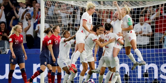 Engeland stoot overtuigend door naar halve finale WK