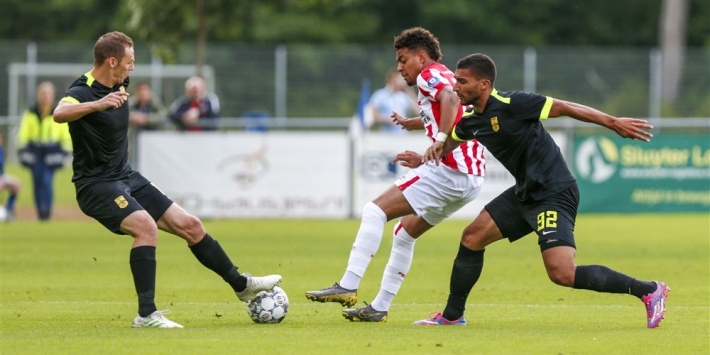 Malen helpt PSV aan zege, Bruma maakt officieus debuut