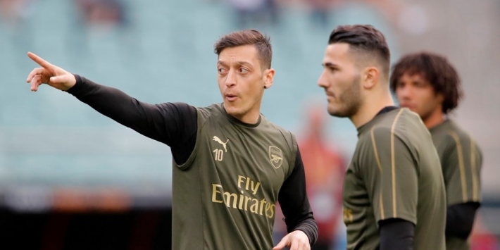 Özil wil bij Arsenal blijven: "Ik ben hier minstens tot 2021"