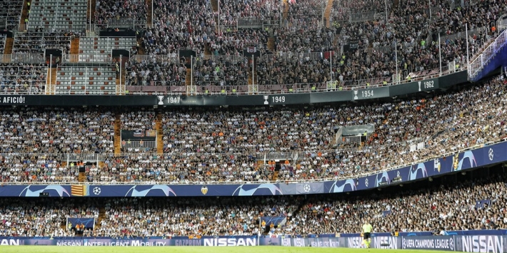 UEFA start wederom onderzoek naar wangedrag fans Ajax