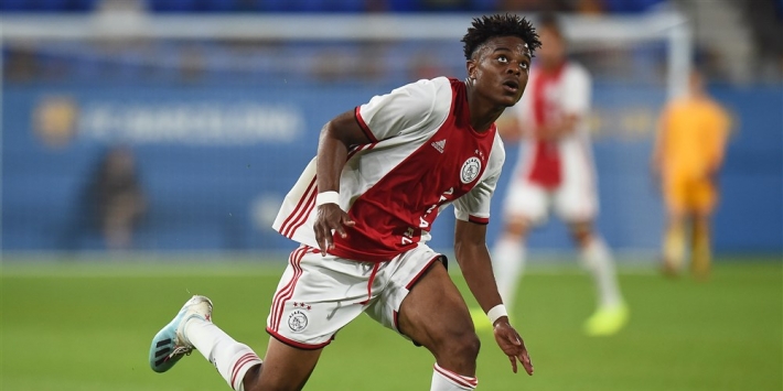 Ajax slaat slag en houdt Hansen uit handen topclubs