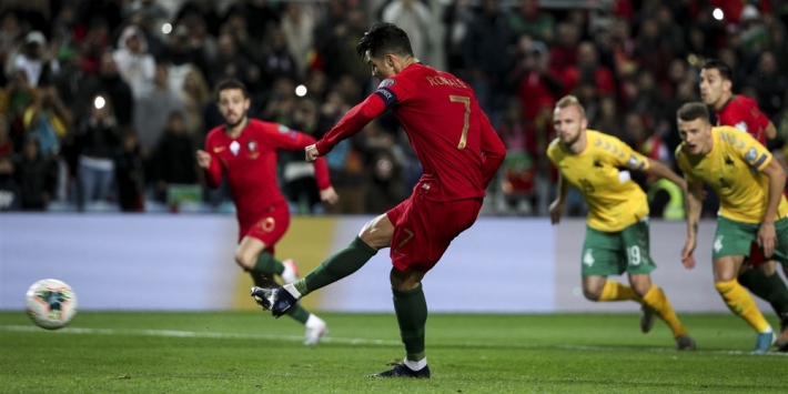 Portugal blijft Servië voor dankzij hattrick van Ronaldo