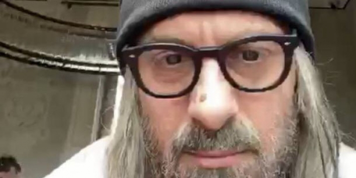 Video: incognito De Rossi bekijkt Romeinse derby tussen ultra's