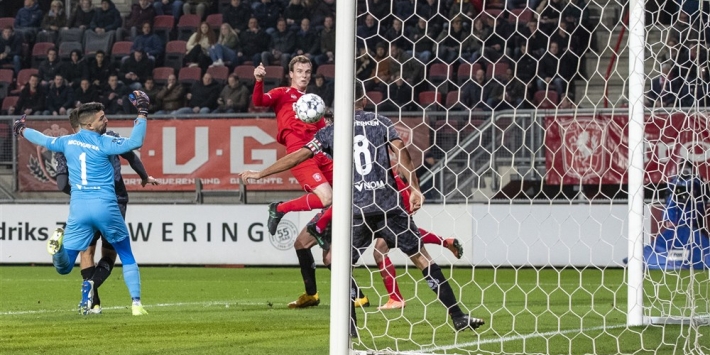 FC Twente pakt in matig duel drie belangrijk punten