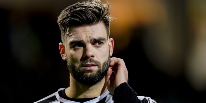 Pröpper kijkt om zich heen en zet Heracles in de wachtkamer