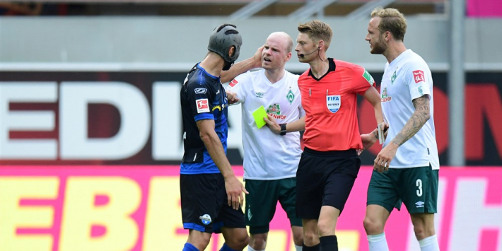 Notoire kaartenpakker Gjasula vestigt record in Bundesliga