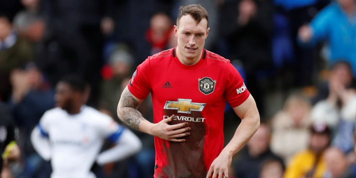 Twitter biedt Phil Jones excuses aan na spottende tweet