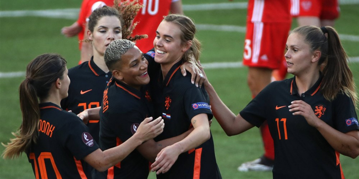 Oranje met anderhalf been op EK na zege op Rusland