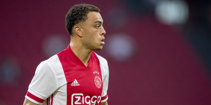 Sergiño Dest rondt droomtransfer naar FC Barcelona af