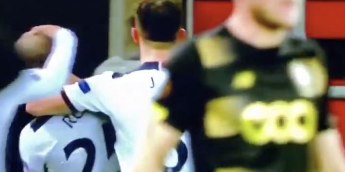 Video: Rangers-speler Roofe scoort vanaf eigen helft