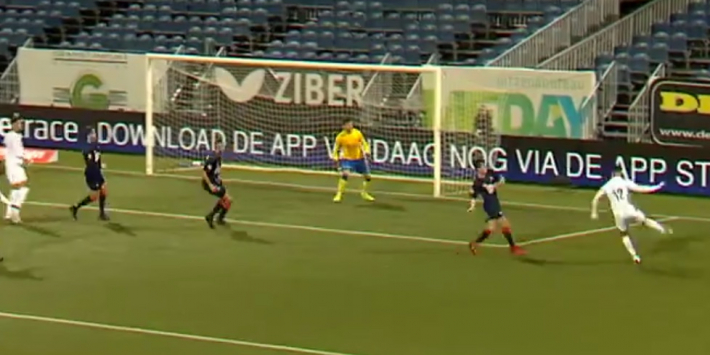 Video: Telstar-speler Soto imiteert Van Basten met wereldgoal