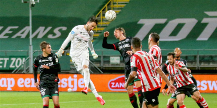 Video: ADO-doelman Koopmans scoort in absolute blessuretijd