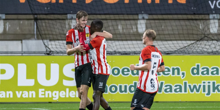 Cambuur verspeelt voorsprong, maar bekert verder na penalty's