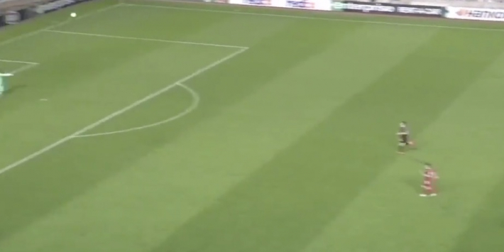 Video: PSV op achterstand door goal vanaf eigen helft!