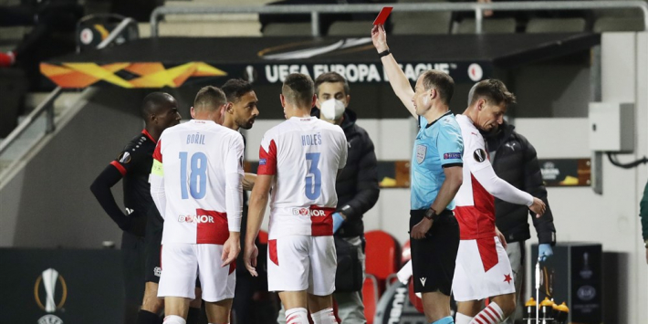 Tiental Leverkusen lijdt in Praag eerste nederlaag van het seizoen