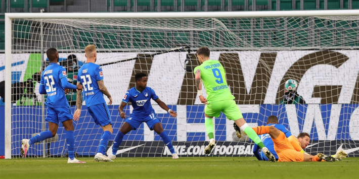 Doelpunt en gemiste penalty Weghorst bij zege VfL Wolfsburg