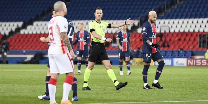 Makkelie zet met penaltybeslissing kwaad bloed bij RB Leipzig