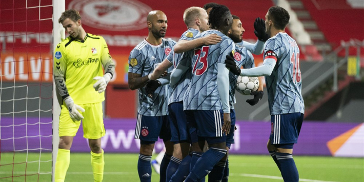 Ajax beleeft makkelijke avond en is al voor rust klaar in Emmen