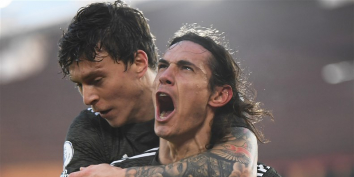 Cavani held van Man United bij basisdebuut Van de Beek
