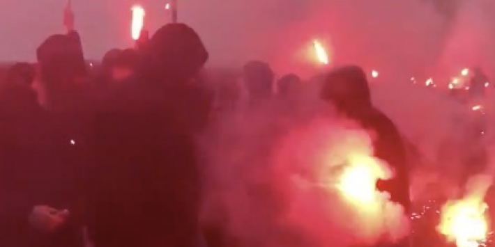 Video: Feyenoord-fans laten zich gelden bij laatste training