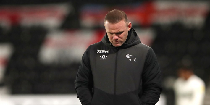 Cocu gniffelt stiekem: Rooney ontploft na transferverbod Derby