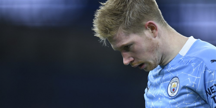 Stones steelt de show bij City, jubileumassist De Bruyne