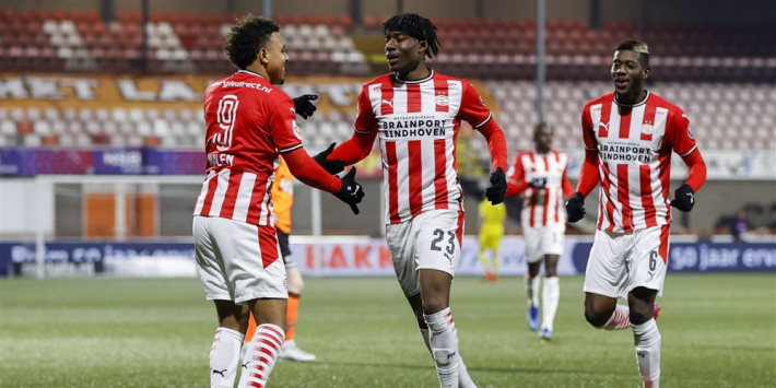 PSV na erg zwakke eerste helft alsnog simpel langs FC Volendam