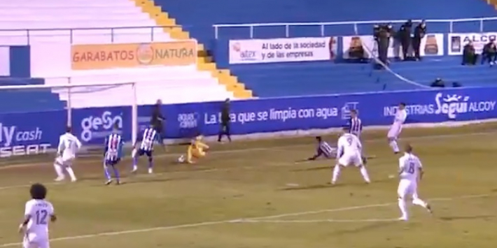 Video: 41-jarige doelman pakt heldenrol en schakelt Real uit
