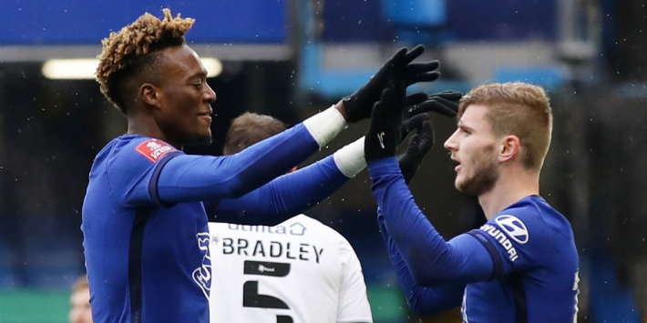 Abraham bezorgt Chelsea zege, Leicester na rust langs Brentford