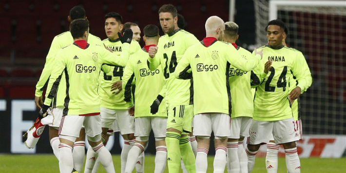 In Beeld Ajax Spelers Steunen Onana Met Zijn Shirt Fcupdate Nl