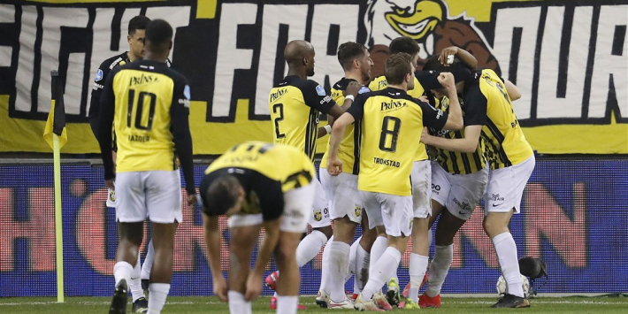 Vitesse houdt Giakoumakis in bedwang en plaatst zich voor finale