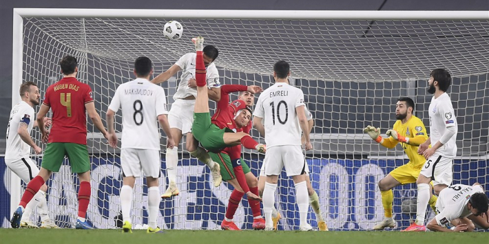 Kolderieke eigen goal helpt Portugal, Tadic levert drie assists