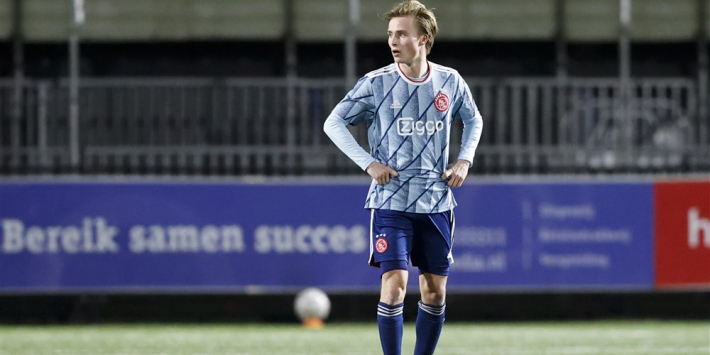 Ajax legt drie talenten uit de jeugd voor lange tijd vast