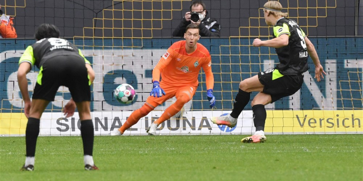 Haaland helpt Dortmund met dubbelslag aan simpele zege