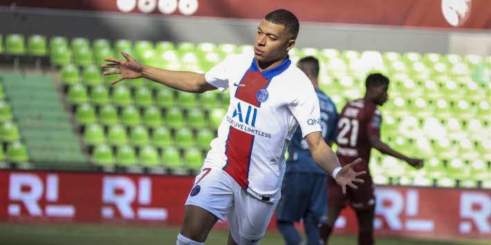Race tegen de klok: Mbappé reist mee naar Manchester