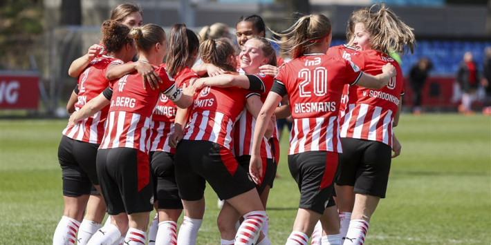 PSV deelt in Eredivisie Vrouwen gevoelige tik uit aan rivaal Ajax
